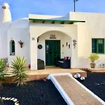 Casa Kazbar, Lovely 1 Bed & Communal Pool * Playa Blanca (Lanzarote)