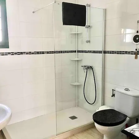 Casa Kazbar, Lovely 1 Bed & Communal Pool Вілла Плайя-Бланка