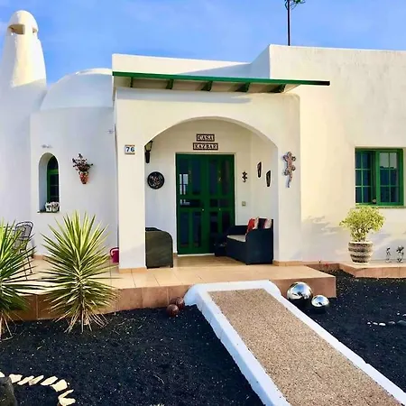 Casa Kazbar, Lovely 1 Bed & Communal Pool * Плайя-Бланка